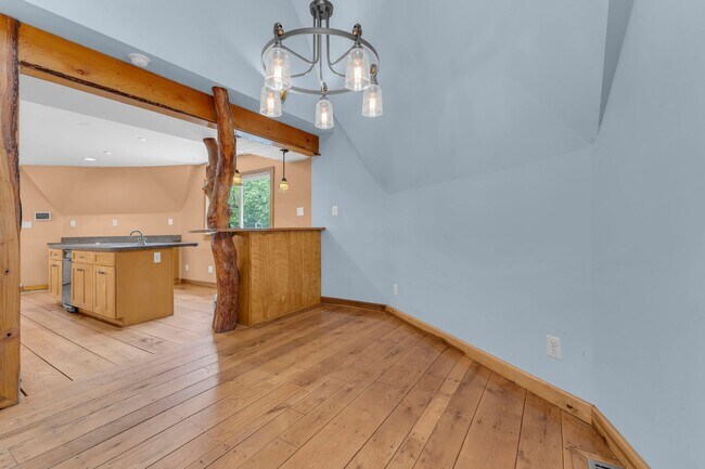 Building Photo - One-of-a-Kind 4 BR Retreat on Nearly 13 Pr...