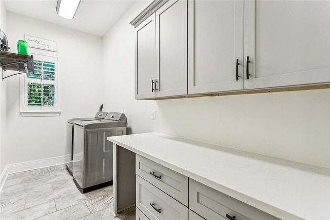 Building Photo - 12099 Jones Rd