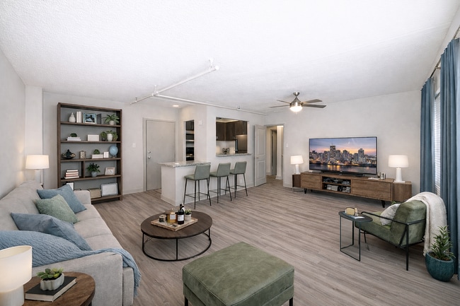 Spacious living room with hardwood-style flooring & ceiling fan - 500 Fifth