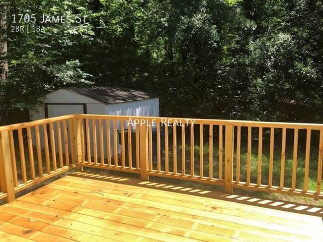 Building Photo - 1705 James St