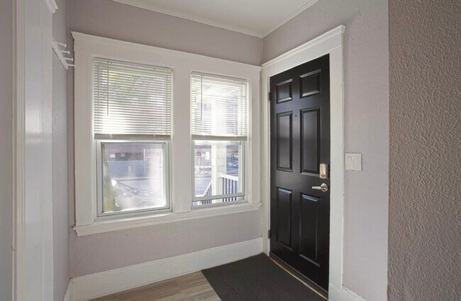 Building Photo - 287 Medford St