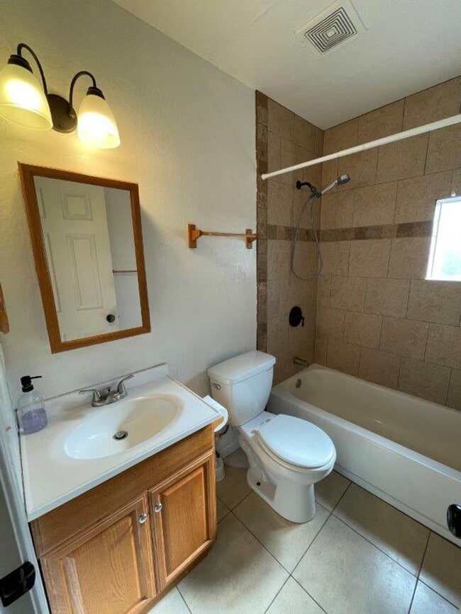 Building Photo - 600 S Roosevelt St