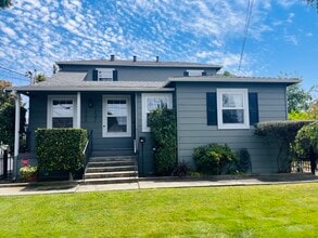 Building Photo - 233 Cherry Way