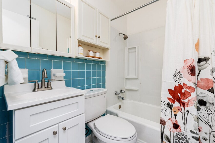 Building Photo - 660 Graham Rd