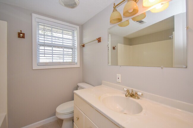 Building Photo - 109 11th Ave