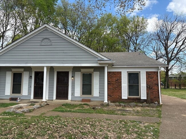 Building Photo - Freshly Transformed 3 bedroom home - Open To Section 8