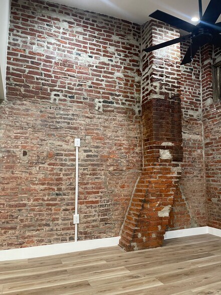 Building Photo - 1119 Wallace St