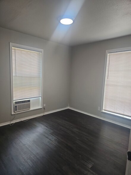 Building Photo - 5003 Lark Ave