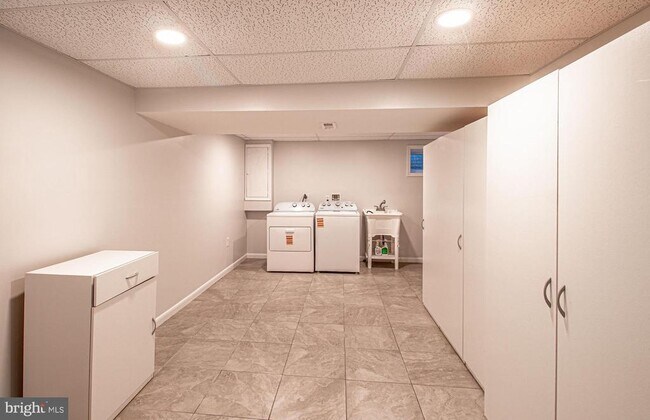 Building Photo - 7884 Godolphin Dr