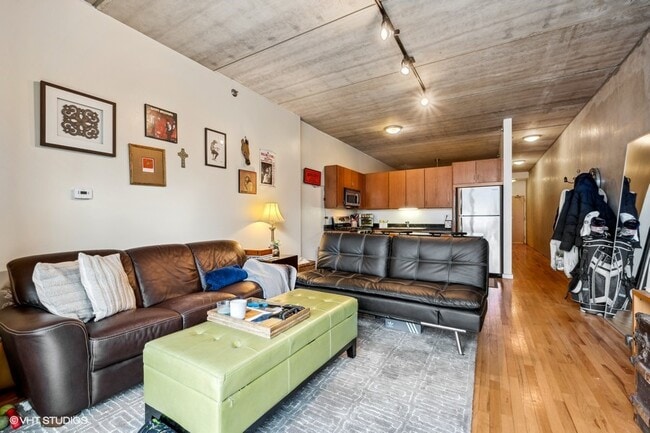 Building Photo - 630 N Franklin St