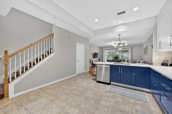 Building Photo - 4166 Highwood Dr