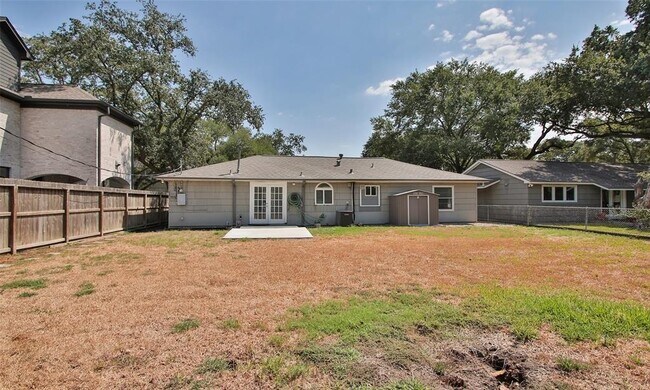 Building Photo - 3310 Suffolk Dr