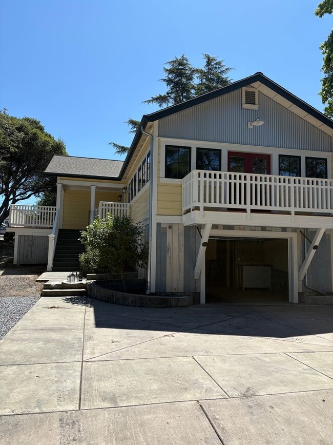 Building Photo - Beautiful 2/2.5 in the heart of Penngrove