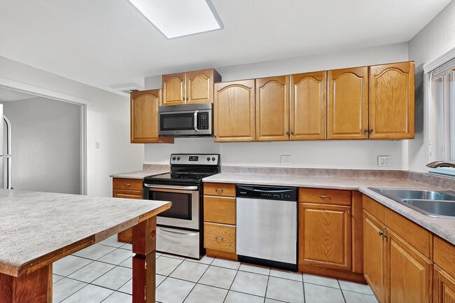 Building Photo - 4109 Comanche Rd NE