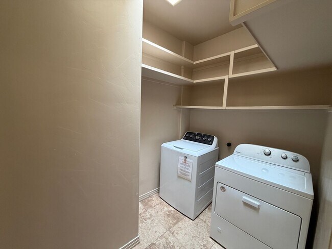 Building Photo - 4 Bedroom Home Plus Office Available Near Eubank Blvd NE & Paseo Del Norte!