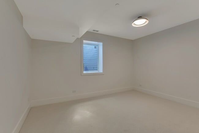 Building Photo - 146 Sterling Ln