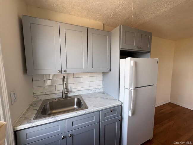 Building Photo - 30 Locust Hill Ave