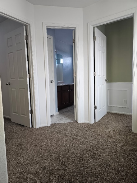 Building Photo - 10756 Deer Meadow Cir