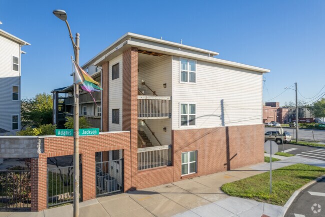 Building Photo - New Channey Flats Town Homes