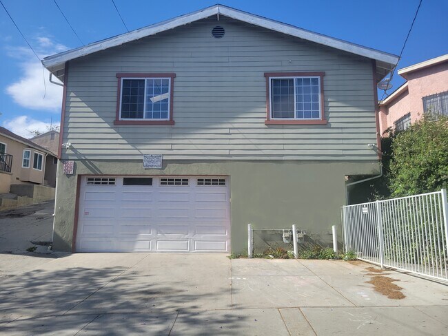 Building Photo - 2635 Dobinson St