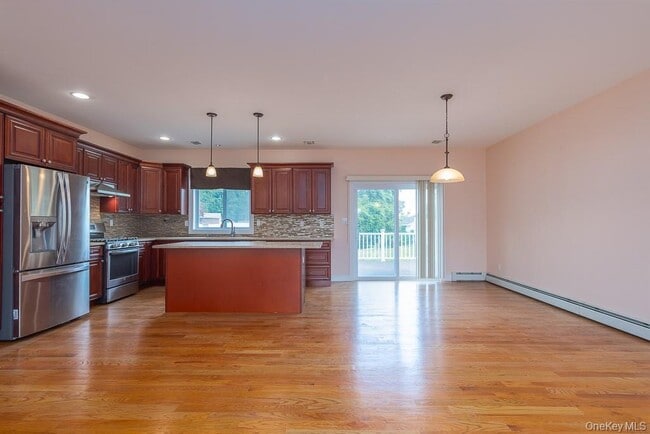 Building Photo - 69 Heights Rd