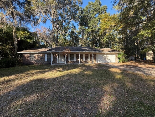 Primary Photo - Comfortable SW Gainesville Home with Large Yard