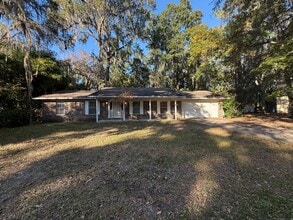Building Photo - Comfortable SW Gainesville Home with Large...