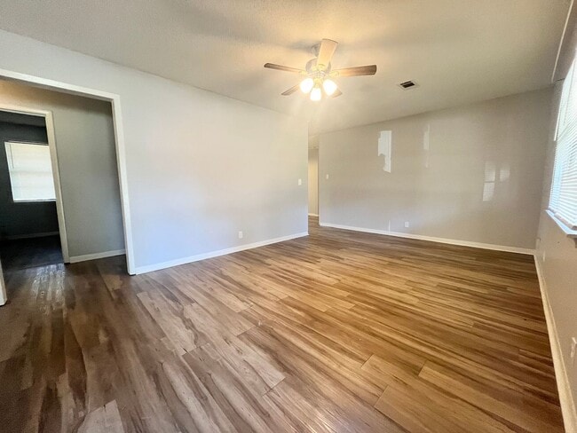 Building Photo - 114 Willow Loop