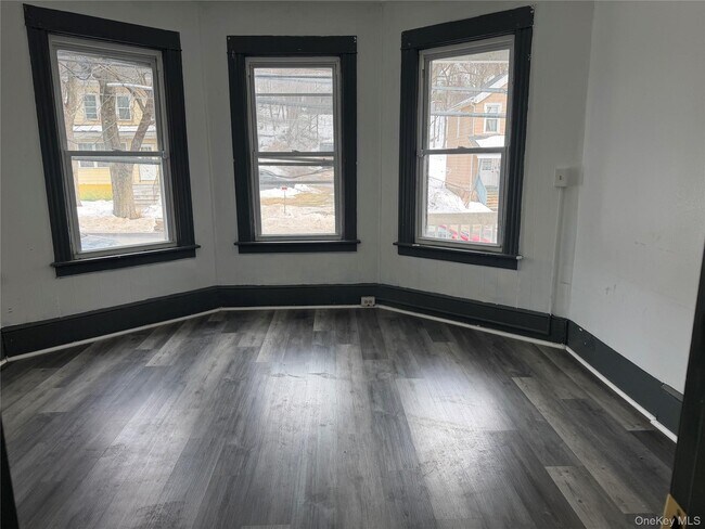 Building Photo - 210 N Hamilton St