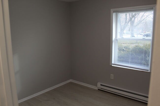 Building Photo - 3 Bedroom Ranch in Plainfield