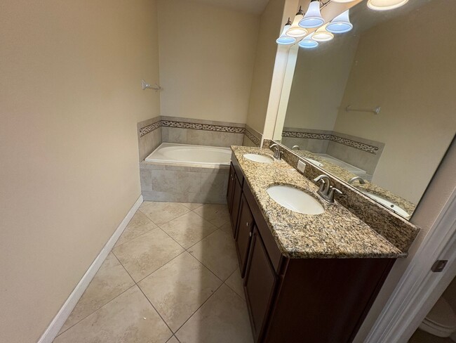 Building Photo - 4 BEDROOM / 3.5 BATHROOM RENTAL HOME - IND...