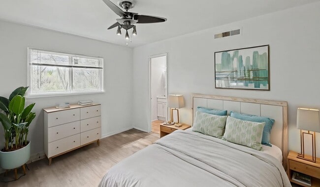 Building Photo - 130 Astoria Dr