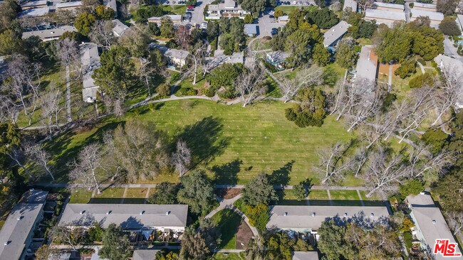 Building Photo - 5370 1/2-5372 Village Green