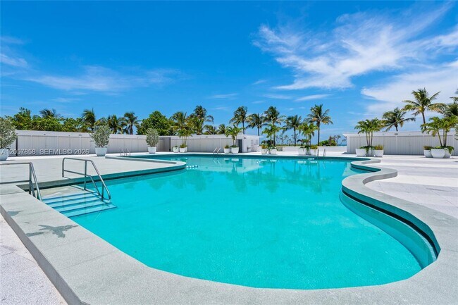 Building Photo - 5255 Collins Ave
