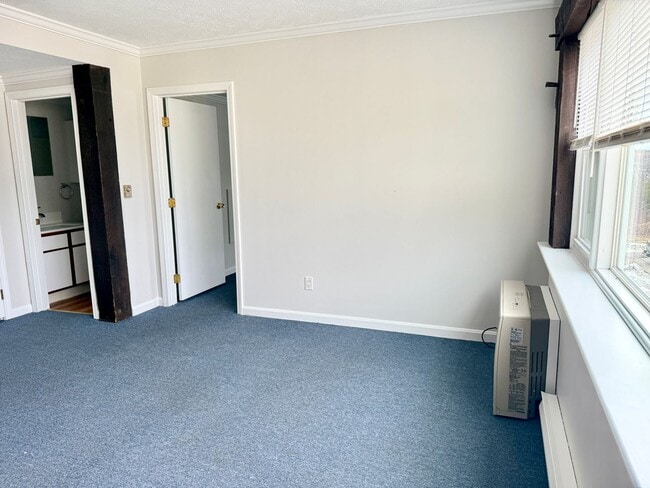 Building Photo - Well maintained inside and out