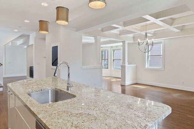 Building Photo - 3739 Hyde Park Ave