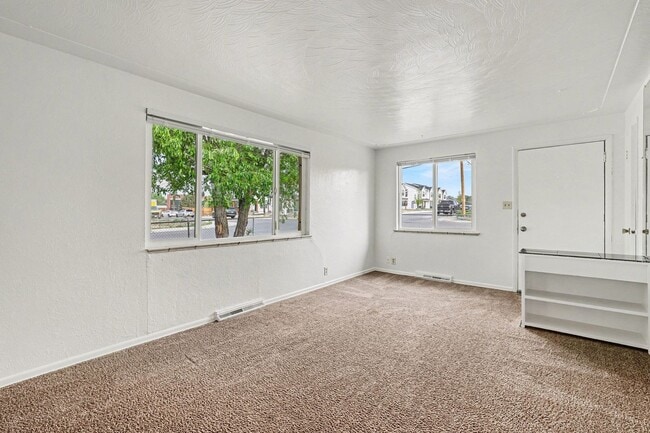 Building Photo - Newly remodelled 3 bedroom ranch - available May 1st!!!
