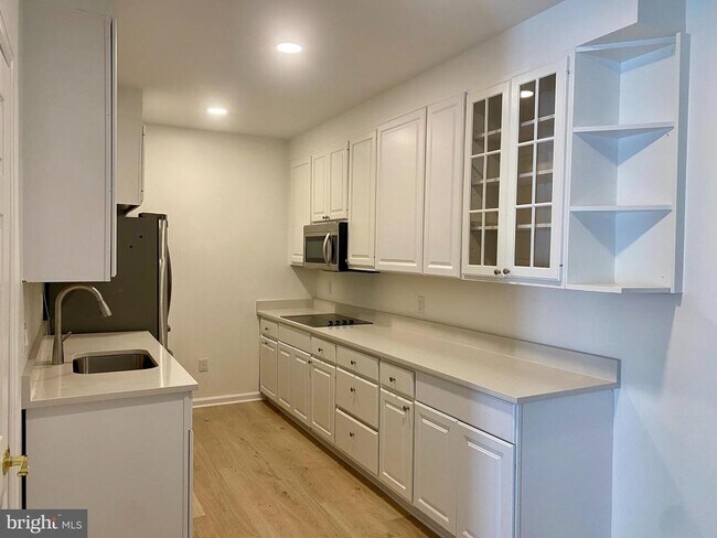 Building Photo - 7806 Birnam Wood Dr