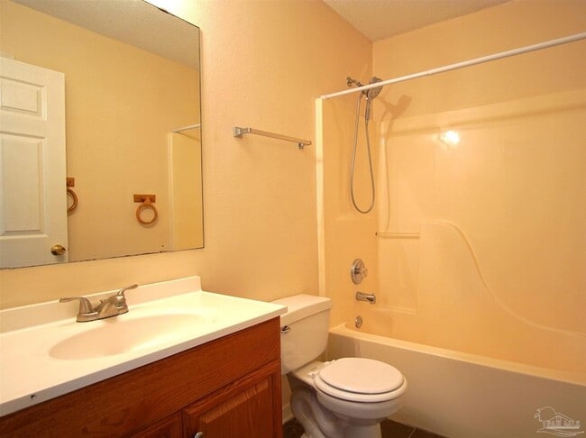 Building Photo - 1008 Tanton Cir