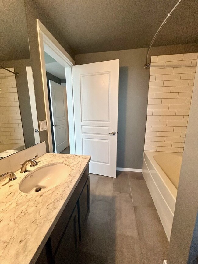 Building Photo - Ellington ~ Belltown Condo