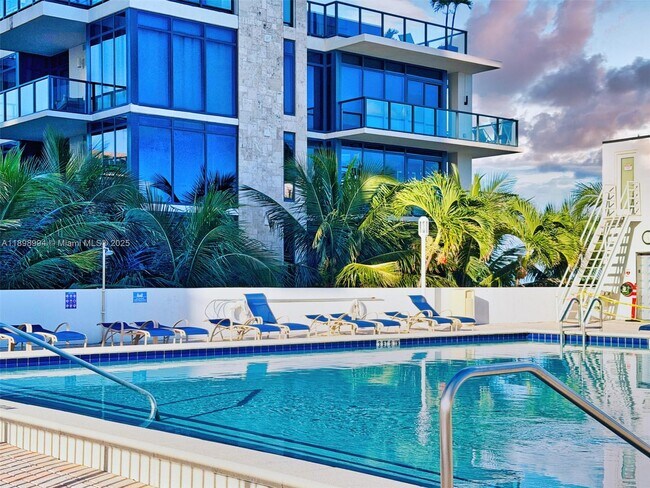 Building Photo - 2101 S Ocean Dr