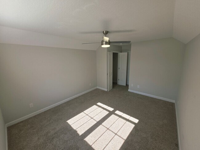 Building Photo - 4 Bedroom #3 Bath Towne Pointe