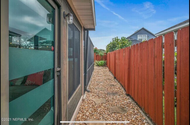Building Photo - Beautiful 3/2 in Desirable John's Creek