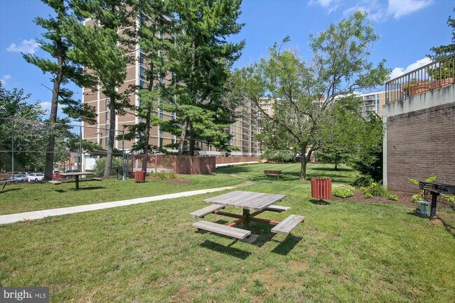 Building Photo - 6800 Fleetwood Rd