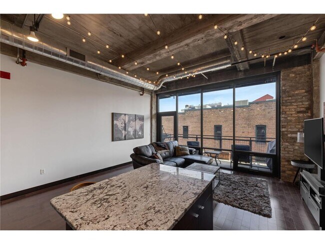 Building Photo - 618 N Washington Ave