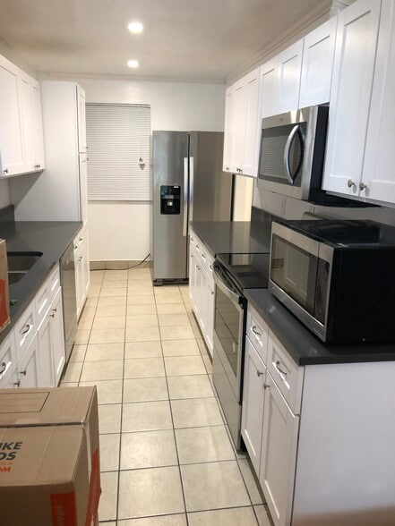 Building Photo - 5650 Sumner Way