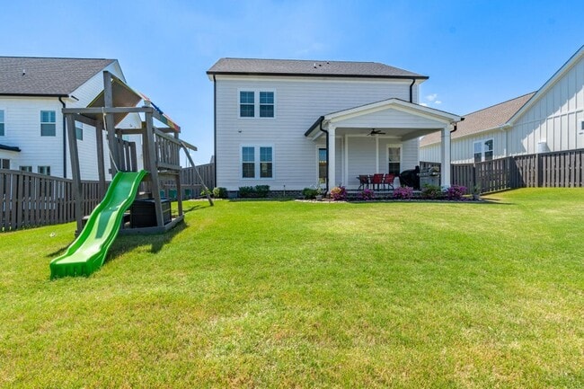 Building Photo - 3067 Rosewood Dr