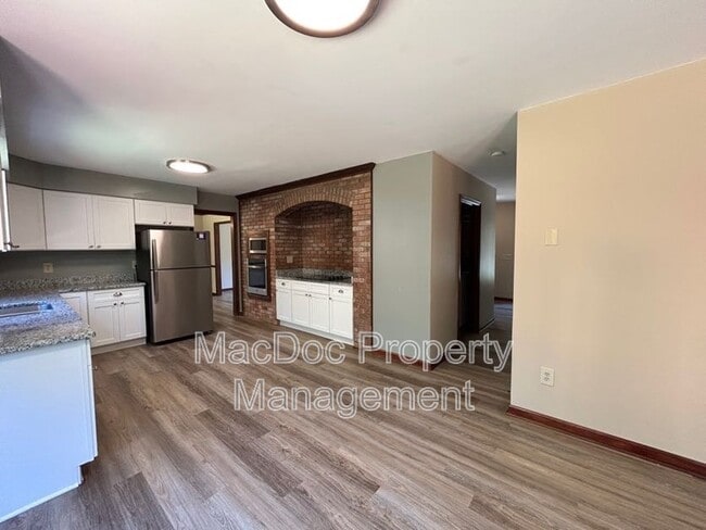 Building Photo - 1907 White Lake Dr