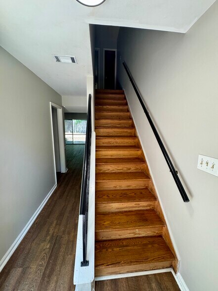 Building Photo - 156 Kenmore Pl