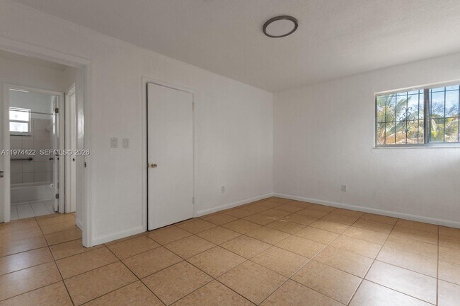 Building Photo - 1301 NE 153rd St